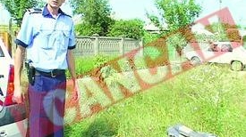 Bebelus abandonat in sant, gasit de un politist