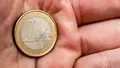 Moneda de 1 EURO care valorează cât un salariu net în România. Vezi dacă o ai prin casă!