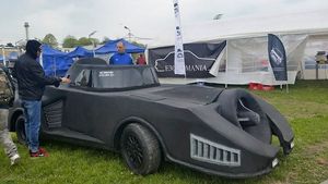 Batman a ajuns de 1 Mai pe litoralul romanesc! Vezi unde si-a parcat batmobilul!