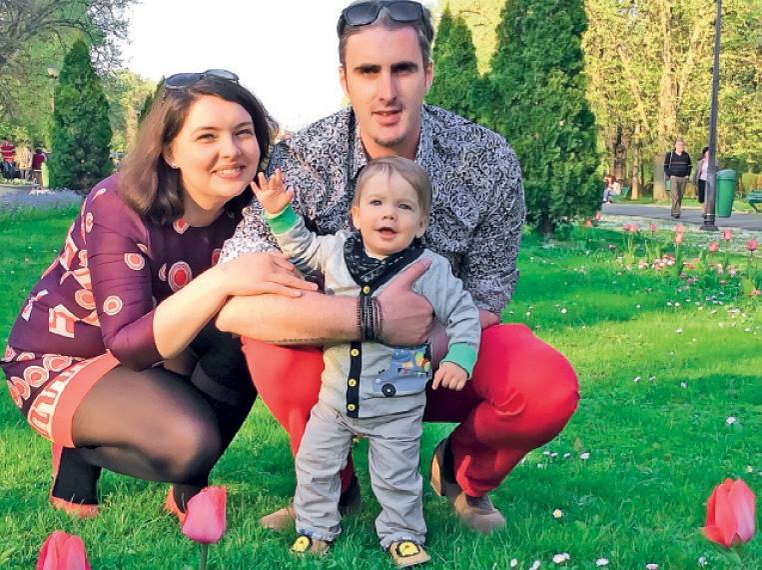 Îţi mai aduce aminte de Ernest, fost concurent de la „Big Brother”? Cum arată fiul său şi ce probleme dificile are: „M-am simţit groaznic!”