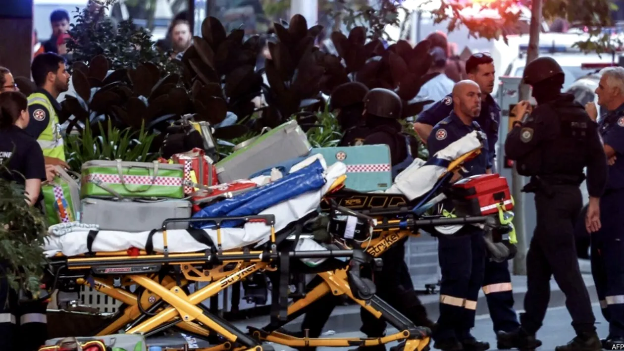 Scene şocante într-un mall! 5 persoane au fost ucise, alte 8 au ajuns la spital. Ce s-a întâmplat cu atacatorul