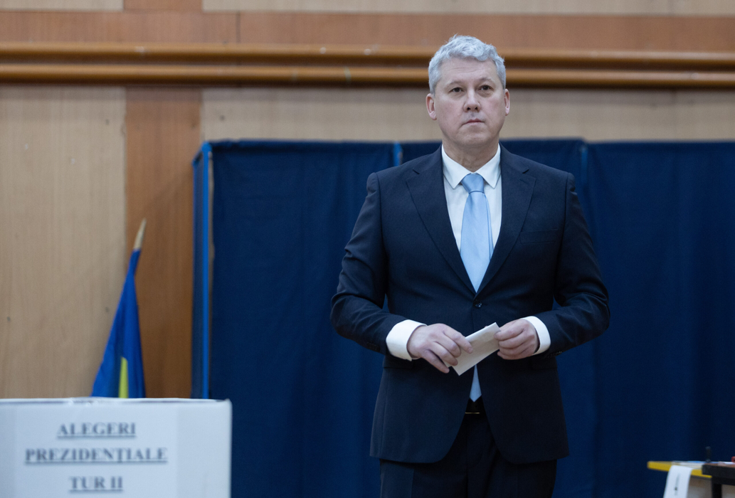Catalin Predoiu, presedinte PNL si premier interimar, isi exercita dreptul la vot, in cel de-al doilea tur de scrutin al alegerilor prezidentiale, in Bucuresti, duminica, 18 mai 2025. ALEXANDRA PANDREA/GMN/MEDIAFAX FOTO