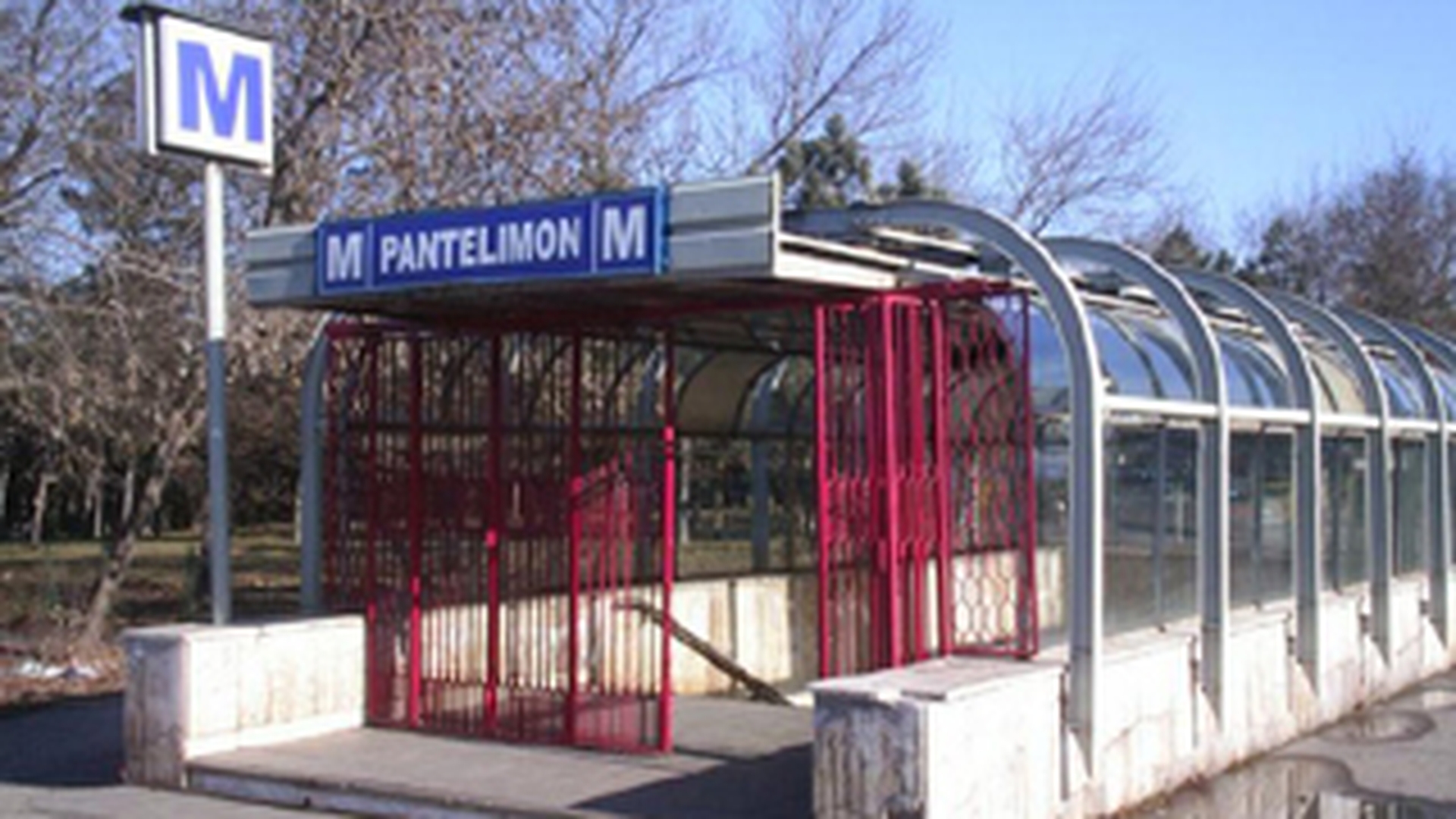 Un tanar de 18 ani a fost arestat pentru ca a injunghiat un adolescent in statia de metrou "Pantelimon"!