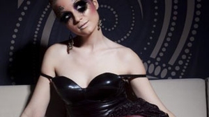 Iulia Mladin, machiata excentric de make-up artistul Alex Radulescu! "Este un  machiaj de  diva!"