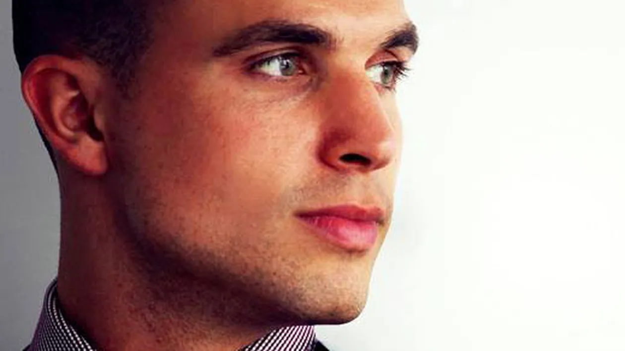 Un roman face furori in Belgia cu tablourile lui! 50 Cent si Jose Manuel Barroso au ramas trasniti cand si-au vazut portretele