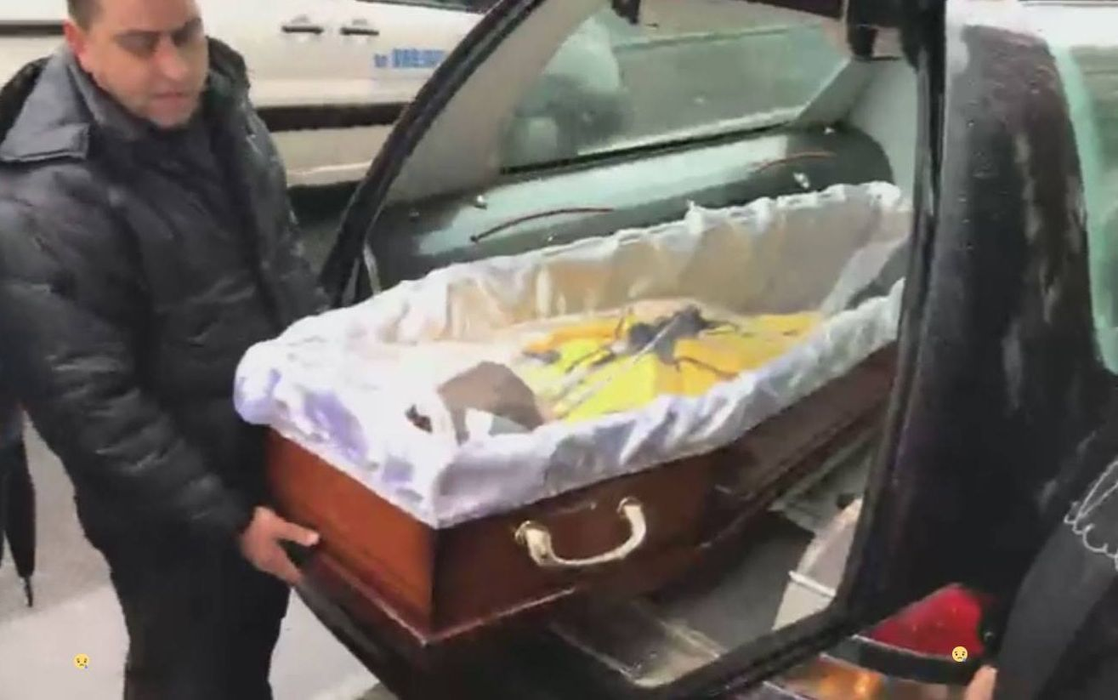 Cutremurător! Cum au îmbrăcat-o vecinele pe Cristina Stamate în sicriu! A apărut la TV cu această ţinută