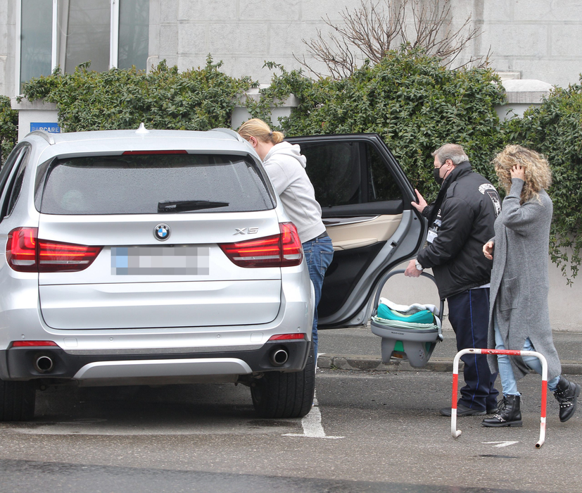 Familia Laufer se pregătește de plecare