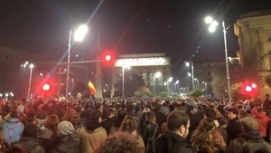 O tara inteaga este in DOLIU! Protesteaza si plange in memoria durerii