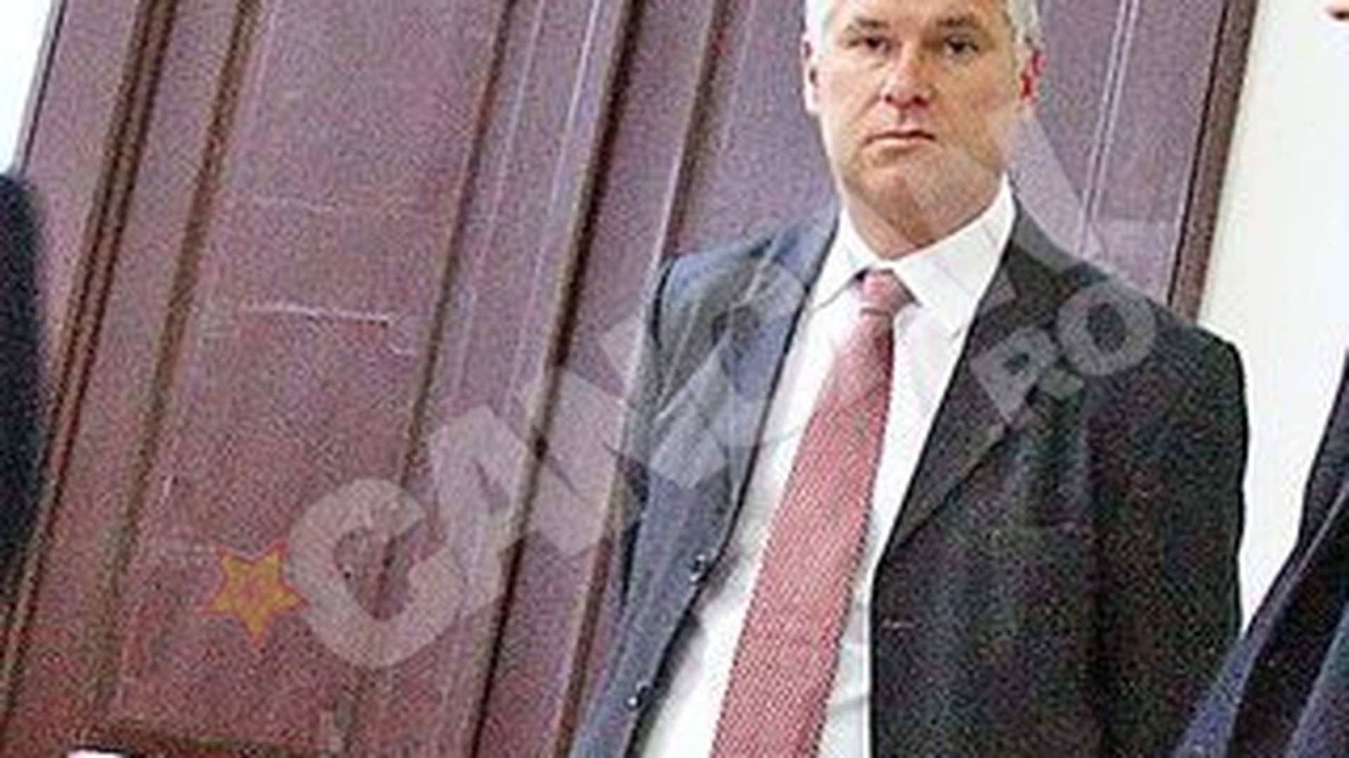 Bancherul olandez a fost pus fata in fata cu iubita care l-a acuzat ca a facut gesturi obscene in fata copilului. Robert Rekkers afla astazi verdictul