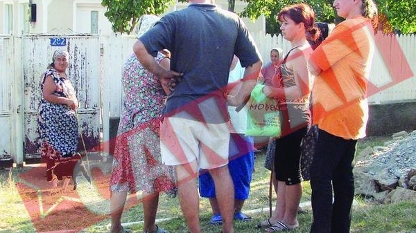 Si-au gasit fetita spanzurata in ciresul din curte