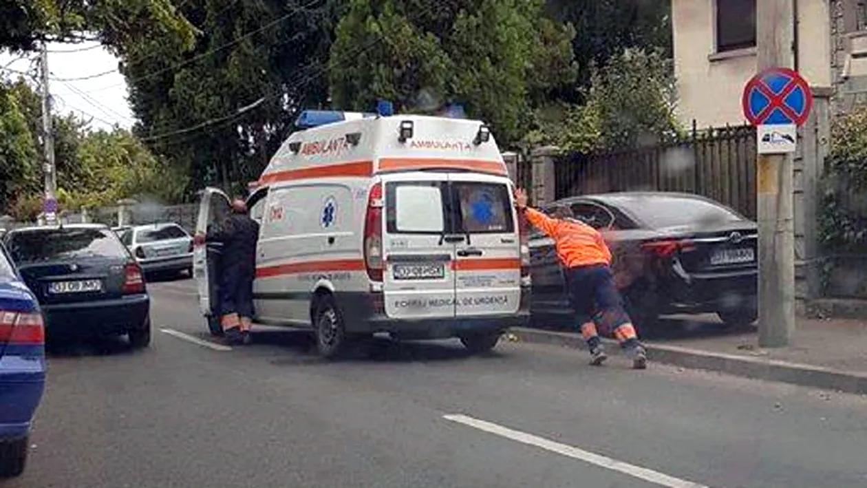 Mașini cu peste un milion de kilometri la bord în Serviciul de Ambulanță Dolj. Echipajele de intervenție rămân frecvent în drum