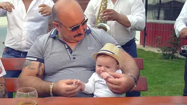 Interlopul s-a filmat cu fiul de 3 luni pe domeniul de la Snagov. Primele imagini cu moştenitorul lui Nuţu Cămătaru şi al Braziliencei