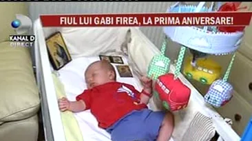 VIDEO Baiatul lui Gabi Firea si al lui Florin Pandele doarme in patut cu patru icoane! La o luna, taticul are deja planuri pentru el: As vrea sa fie preot, nu popa
