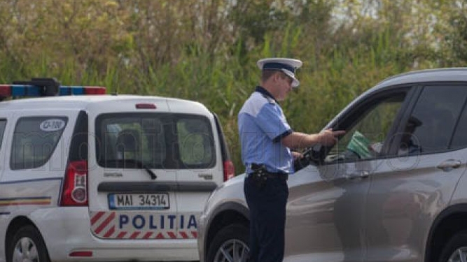 Un tânăr din Iași care a făcut accident i-a rugat pe polițiști să aibă grijă de berea din mașina lui