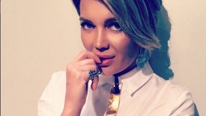 O prezentatoare TV de la noi şi-a făcut abdomen ”beton” în numai 6 săptămâni! Care e secretul siluetei ei şi ce a mâncat ca să obţină ”pătrăţelele” mult dorite
