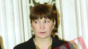 Macovei nu mai vrea avocati in Parlament