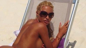 Loredana Chivu acuzata ca are PESTE si ca face sex pe 250 de euro! Afla ACUM cine o desfiinteaza si cine o taraste prin tribunale!