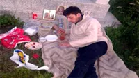 A ajuns să doarmă prin cimitire şi e disperat: „M-am săturat să rătăcesc dintr-un loc în altul....Nu vreau să devin un delicvent” Drama unui tânăr bolnav care trăieşte de pe o zi pe alta