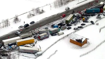 Accident spectaculos în Austria! Peste 100 de maşini au fost implicate în coliziune