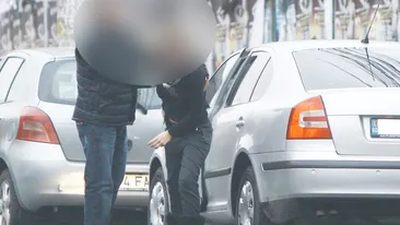 Scene socante! Un fotbalist celebru si-a agresat iubita in plina strada! Imaginile nu mai au nevoie de niciun comentariu!