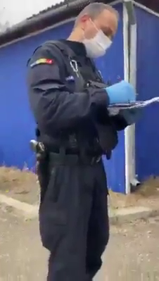Scandal în plină stradă între un cetățean și jandarmi. “O să fie război! Ieșim cu topoarele pe stradă!” De unde a pornit conflictul
