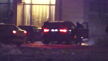 Banica Jr. nu resimte oboseala. Dupa trei ore de live si o alta de repetitii, artistul a gasit resurse sa mai si sofeze pana acasa