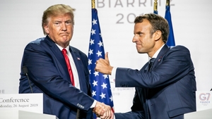 Donald Trump vs. Emmanuel Macron! Duelul „strângerii de mână” care a devenit viral pe TikTok!
