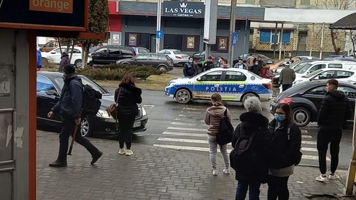 Se întâmplă din nou! Un copil a fost lovit de o maşină de Poliţie pe trecerea de pietoni, în Bacău