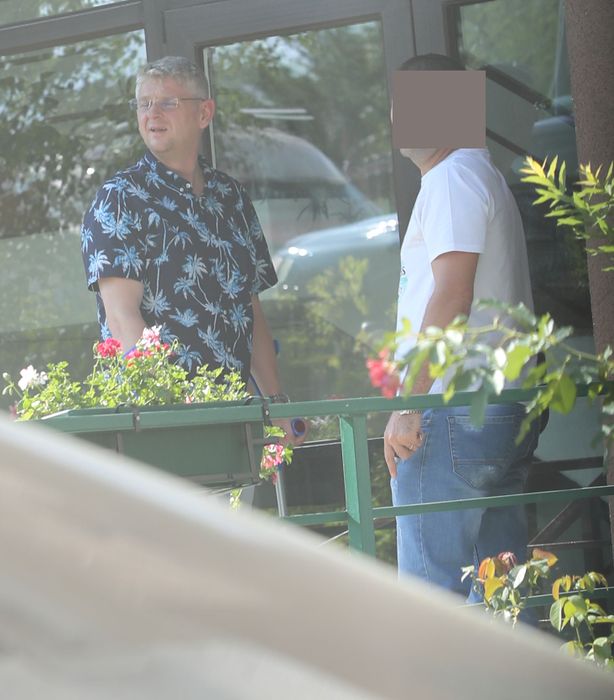 Alin Mastan a coordonat din umbră jandarmii la mitingul Diasporei. Bossul în cârjă are Touareg de serviciu și "bodyguard"!