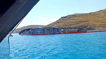VIDEO | Încă un superyacht de lux s-a scufundat. De data aceasta, 007 a eșuat în Grecia