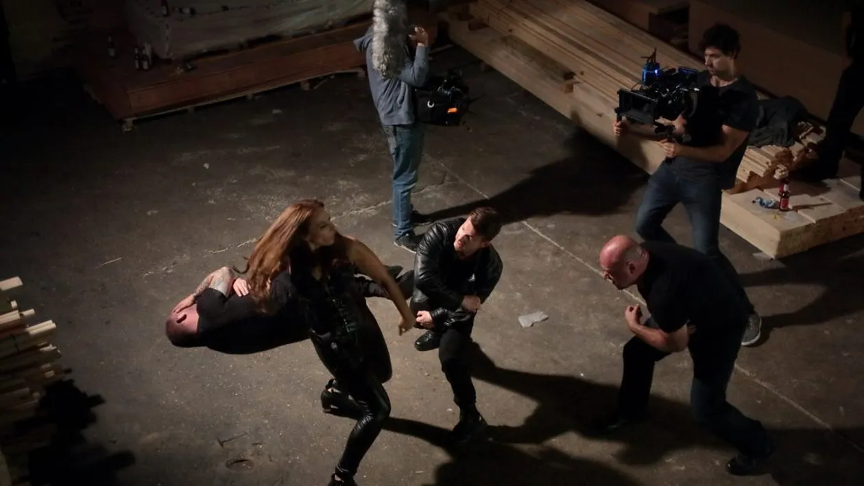 Iulia Vântur, atacată de 3 bărbați. Ce rol are vedeta în noul serial de acțiune