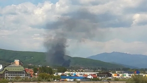 Incendiu violent la un depozit cu materiale de construcții din Vâlcea. O femeie a fost rănită
