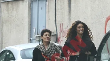 Mama Claudiei Pavel se imbraca la fel ca fiica ei