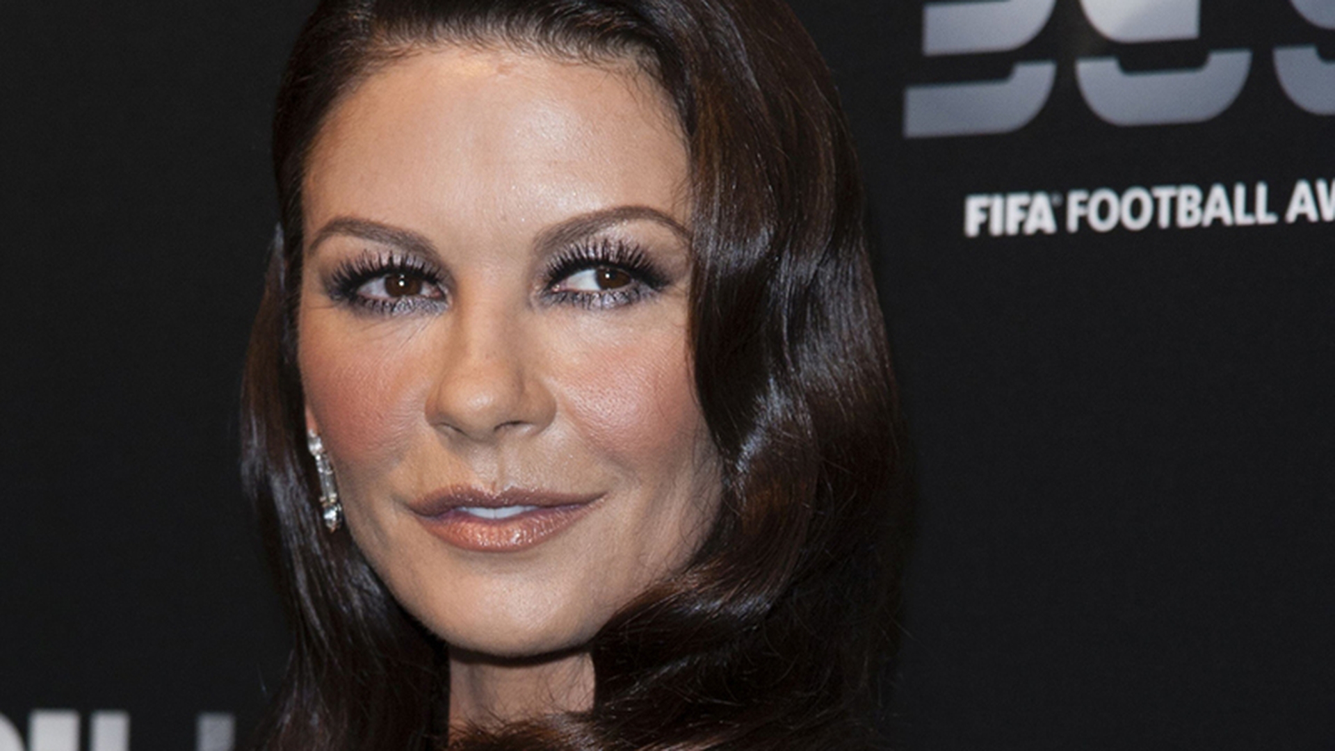 Catherine Zeta-Jones, de nerecunoscut! Cum arată acum actriţa