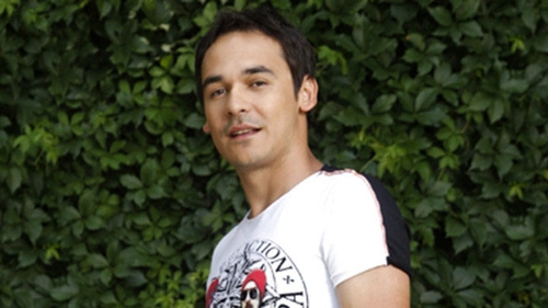 Razvan Simion loveste din nou! A fost filmat la patru noaptea cu o bruneta, in Centrul Vechi!
