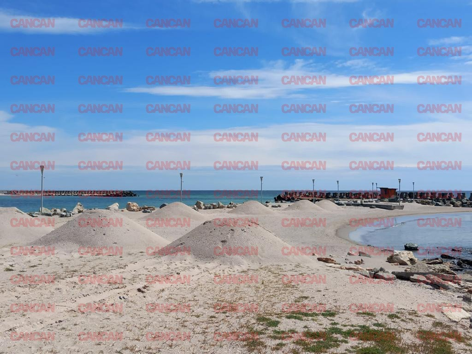 Plaja din jurul hotelului vândut de către Gigi Becali, la Venus / Sursă foto: CANCAN.RO