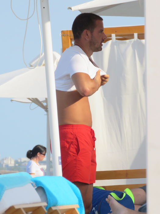 Sorin Boureanu nu a părut să se bucure deplin de vacanţă