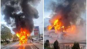 Scene cutremurătoare! Un autobuz plin de copii a luat foc în mers! S-a făcut scrum