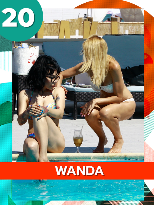 TOP 30 SEXY-VEDETE taaare jucăușe! Avem imaginile verii! Denisa Biță și Simona Trașcă s-au pupăcit, în timp ce Adelina Pestrițu și Roxana Vancea…