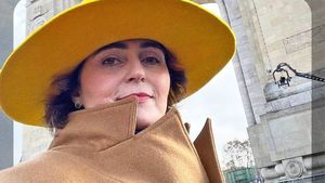 Colecția impresionantă de pălării a misterioasei doamne de la parada de 1 Decembrie | GALERIE FOTO