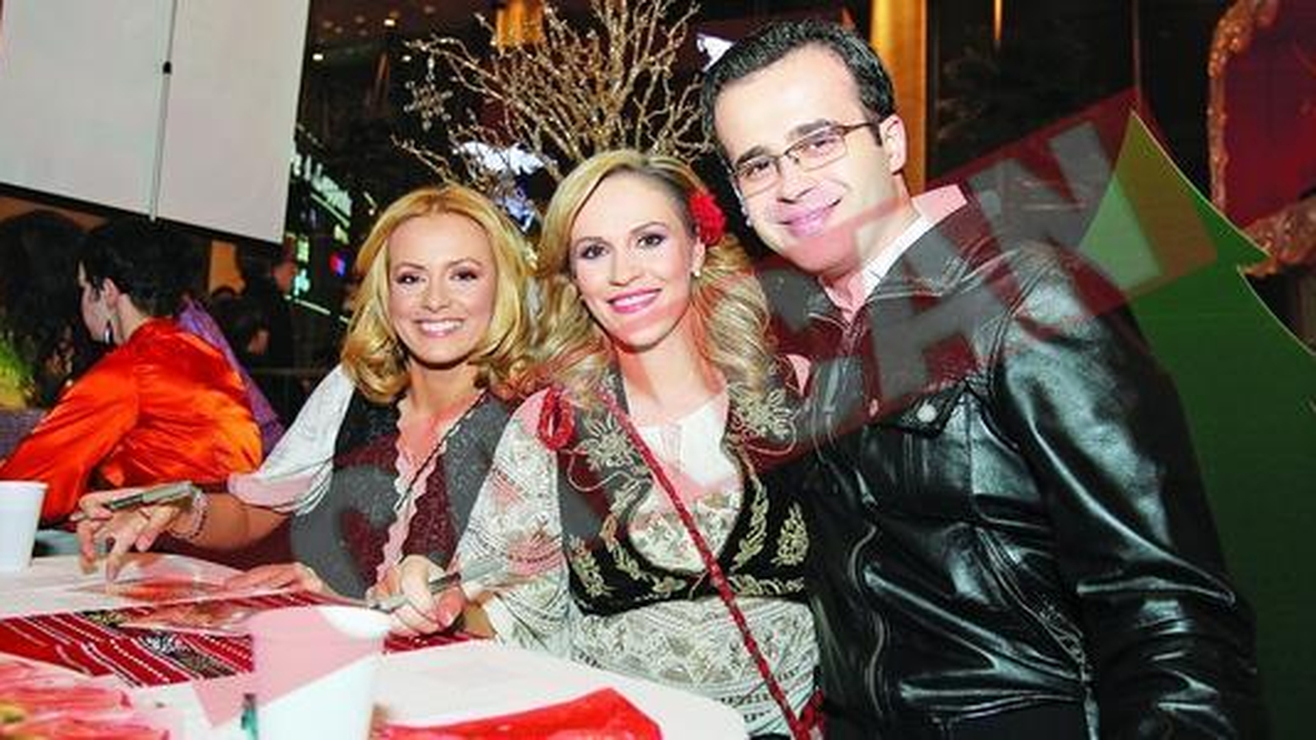 Gabi Vranceanu Firea si Simona Gherghe canta moldoveneste
