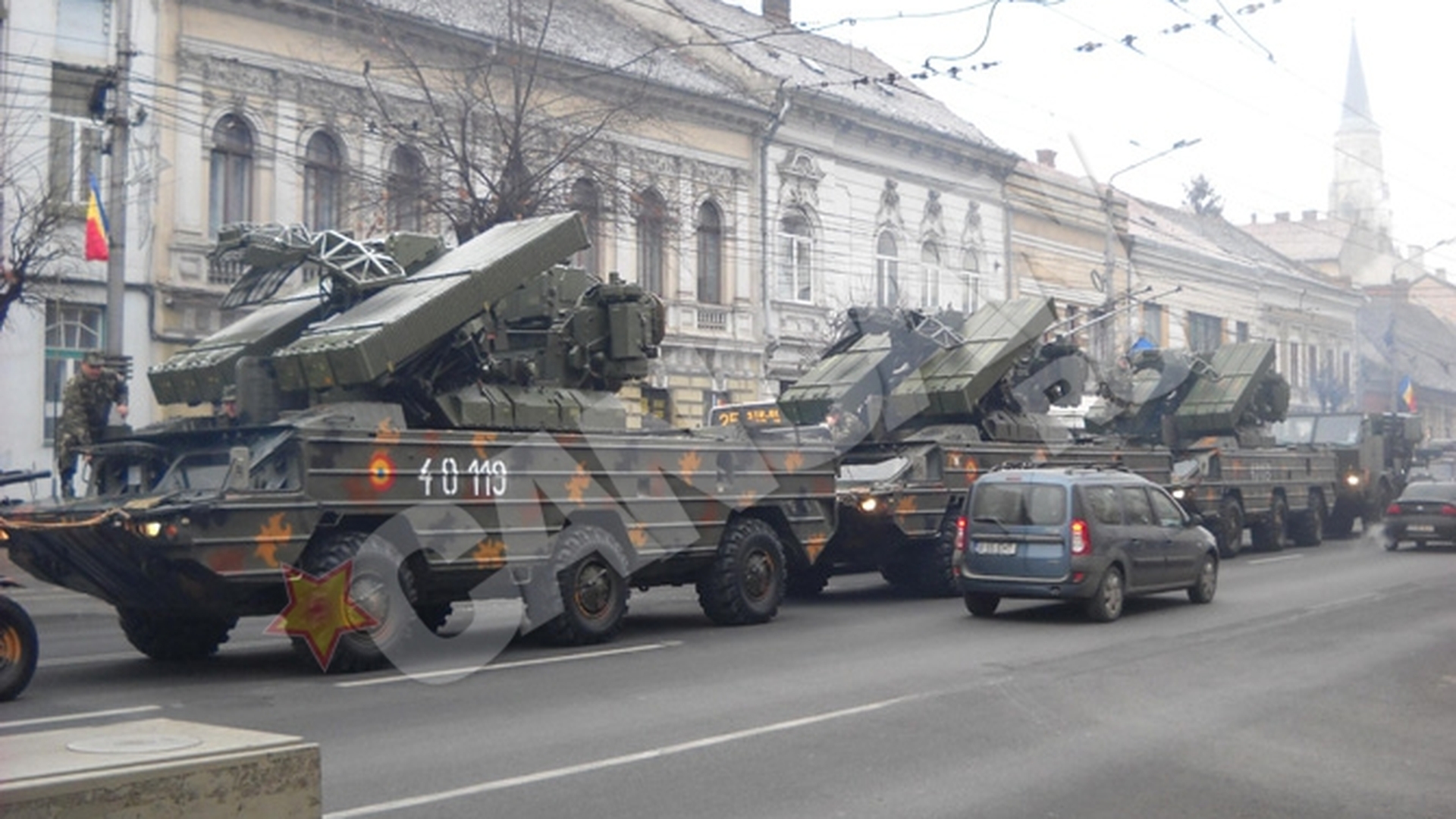 Ziua Nationala a fost sarbatorita la Cluj-Napoca intr-un mod inedit: armata a scos in strada artileria grea de razboi