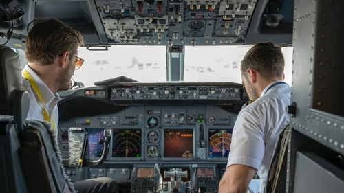 Ce fac, de fapt, piloții după ce avioanele își iau zborul. Oamenii vor intra în panică la auzul acestui studiu