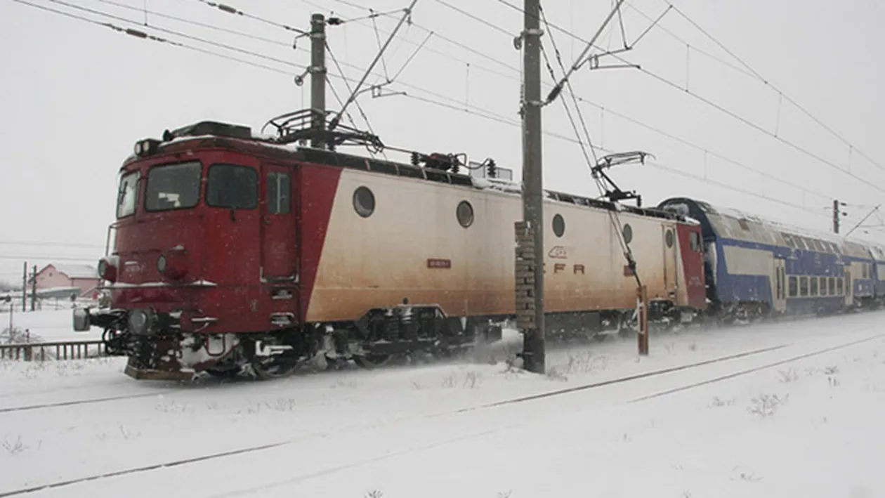 Situatie incredibila! O femeie din Vaslui a nascut in tren: controloarea i-a taiat cordonul ombilical
