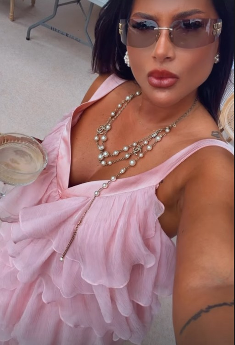 Roxana Dobre, ținută specială de nașă. Cum s-a îmbrăcat soția lui Florin Salam