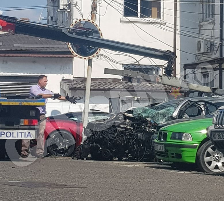EXCLUSIV. Noi imagini cu Aston Martin-ul accidentat condus de Mario Iorgulescu. Cum arată bolidul pe timp de zi! Ce a mai rămas din el