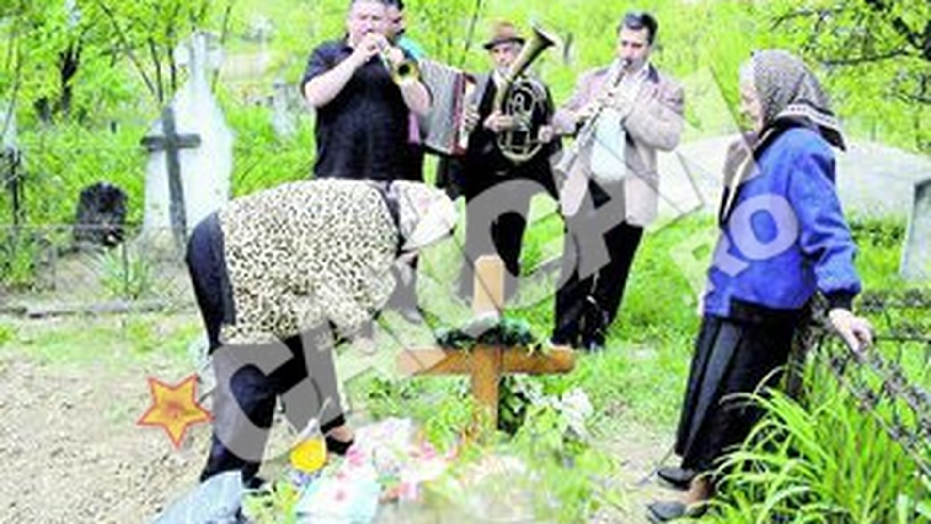 Cu taraful la cimitirul din comuna Ilovita! Dedicatii muzicale pentru morti