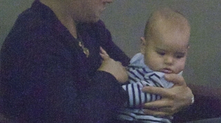 Orlando Bloom nu-si lasa bebelusul din brate