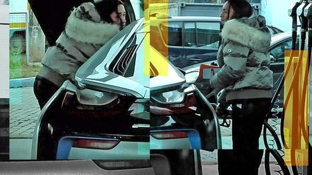 Are BMW de 100.000 € și alimentează cu carburant de 200 de lei! Larisa Iordache o „arde” românește!