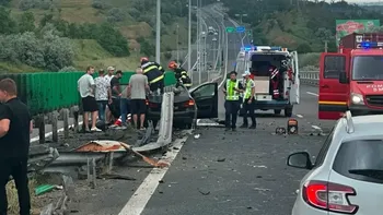 Autostrada A2, blocată după un accident violent. O femeie și un copil mic au fost răniți